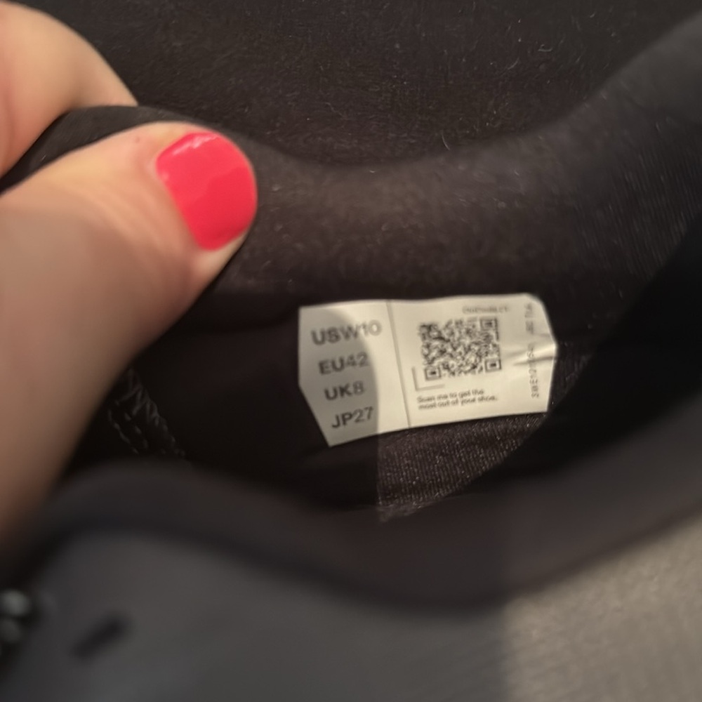 On Running Women's Black and Green Athletic Shoes - Picture 3 of 4